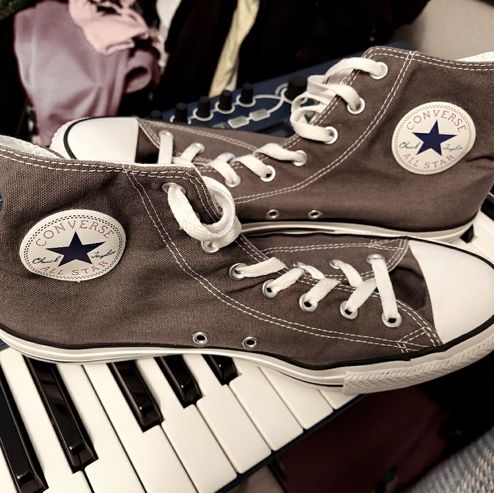 😎 Converse hight top 🤨🔪offers welcome